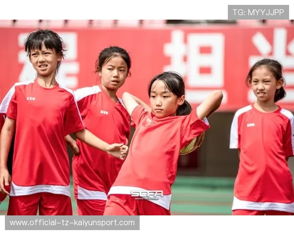 青年女足培训营创新训练法 提升技术细节，青少年女足训练