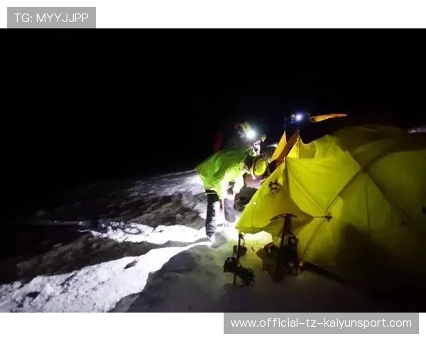登山的大规模雪崩埋人，登山队遇雪崩遇难